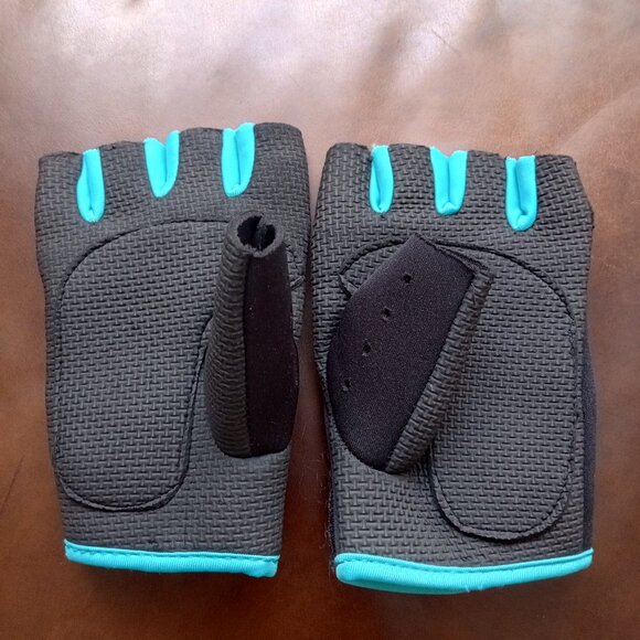 FITNESSbasics Workout Gloves - Picture 2 of 4